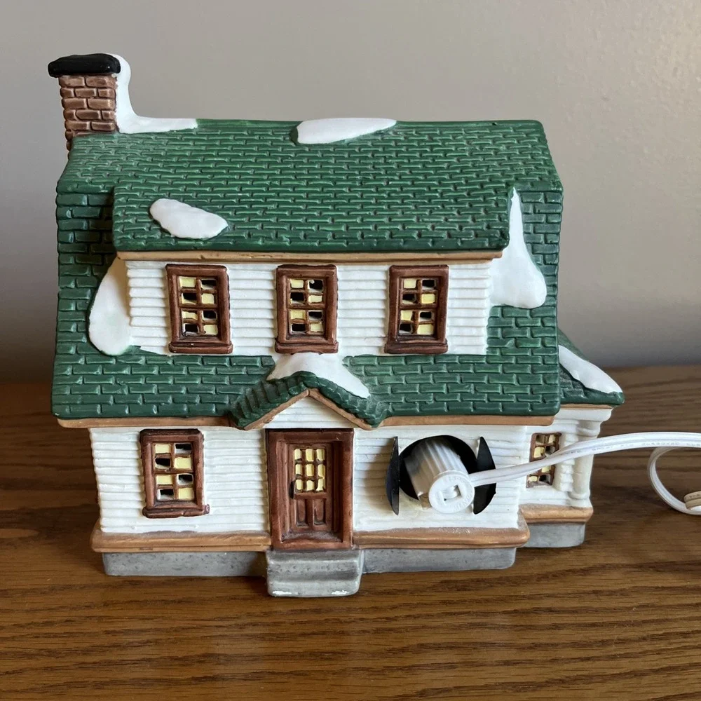 Heartland Valley Village House Cottage‎ Porcelain Lighted House Christmas O'Well